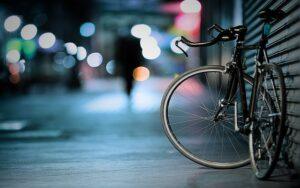 ¿Quién paga mis facturas médicas después de un accidente en bicicleta en Kansas o Missouri?